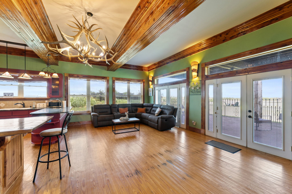 kitchen lounge